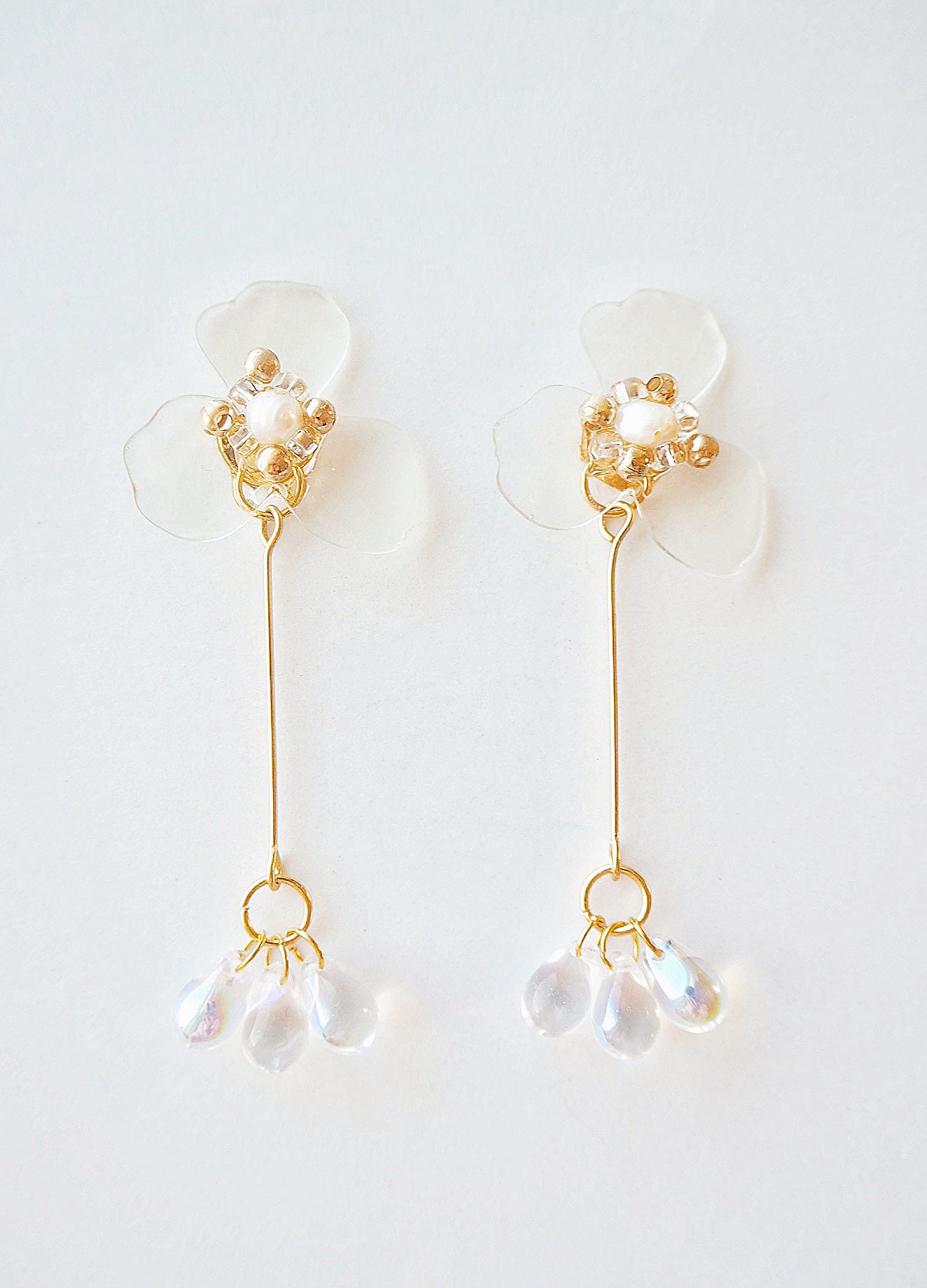 Flower_Clear_Resin_Gold_Long_Earrings