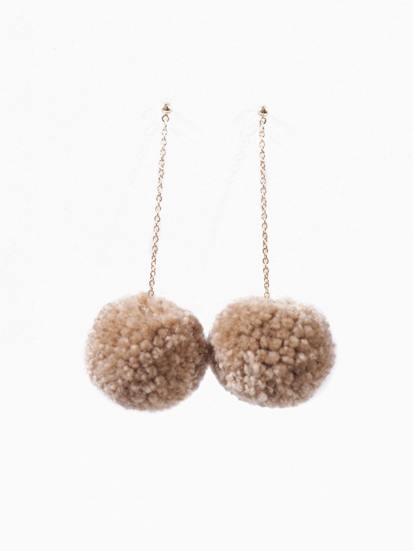 Mocha_Mousse_Brown_pom_pom_Gold_chain_Pom_Pom_Earrings